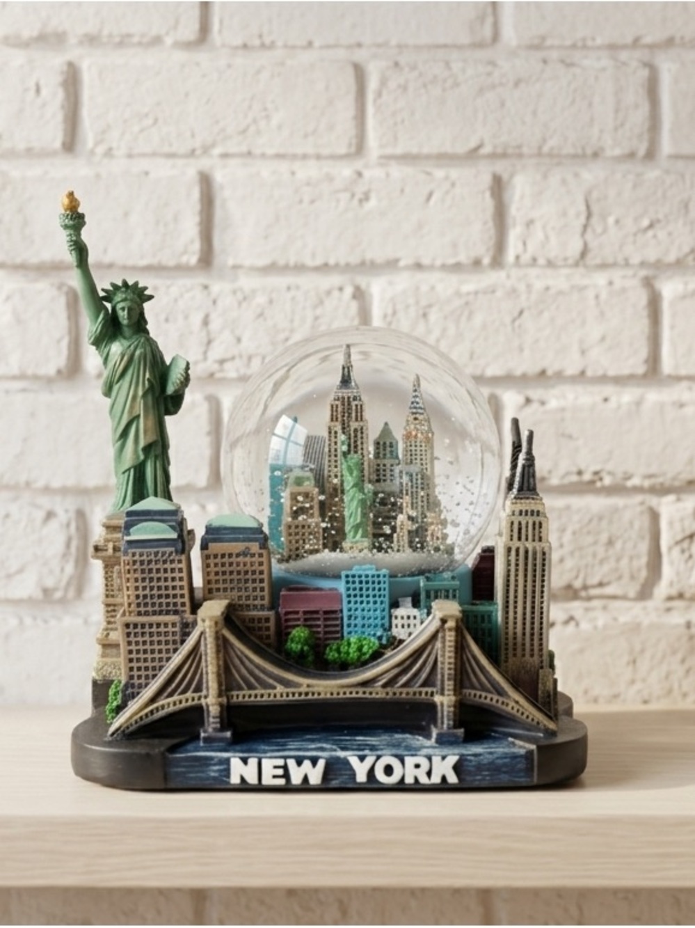 NWT Zizo USA New York City Skyline Snow Globe Statue of Liberty Souvenir 4"
